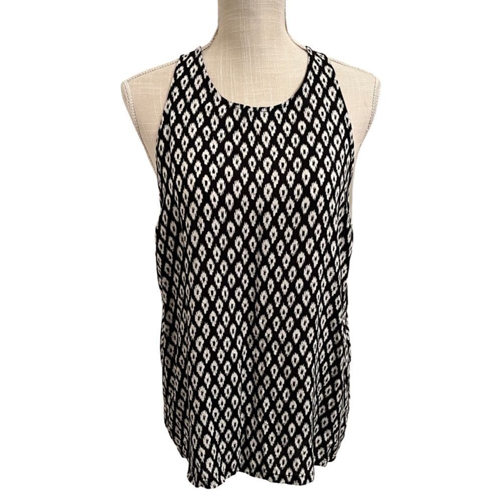 Black and White Geometric Sleeveless Blouse